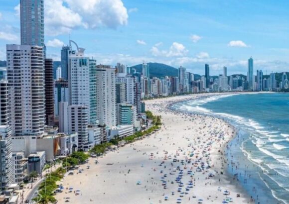 Explorando o Paraíso: Dicas e Aventuras na Praia Central de Balneário Camboriú